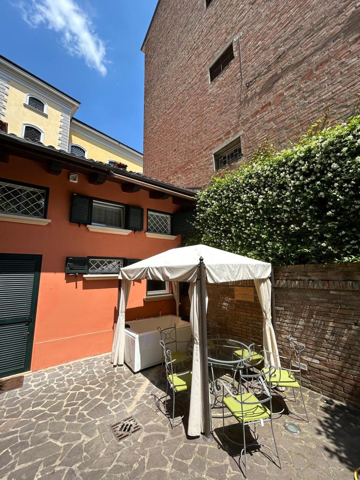 Isaia Garden -Private Garden Spa Bath Bolognarooms Exteriör bild